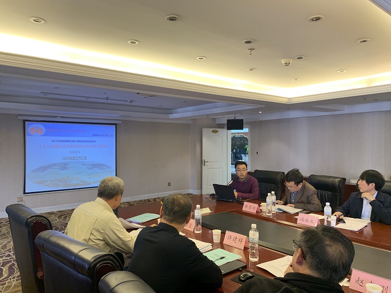 項(xiàng)目負(fù)責(zé)人王偉在驗(yàn)收會(huì)上匯報(bào)項(xiàng)目情況 項(xiàng)目負(fù)責(zé)人王偉在驗(yàn)收會(huì)上匯報(bào)項(xiàng)目情況