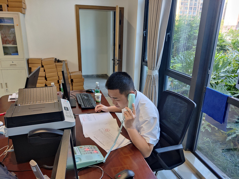 胡越在市局值班中 胡越在市局值班中