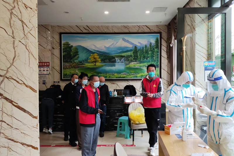 初春宇維護核酸檢測現(xiàn)場秩序_副本 初春宇維護核酸檢測現(xiàn)場秩序_副本